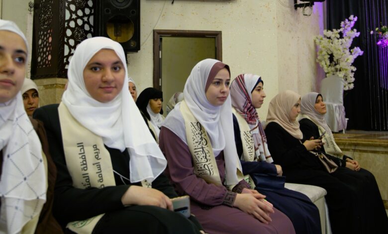 نظمت الحركة النسائية الإسلامية في منطقة شمال غزة حفلاً لتكريم الحافظات المشاركات في تسميع القرآن الكريم على جلسة واحدة في فوج صفوة الحفاظ ٢، وذلك في مدينة غزة.